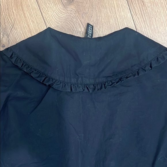 H&M Women's Black Ruffled Collar Top - Picture 5 of 5